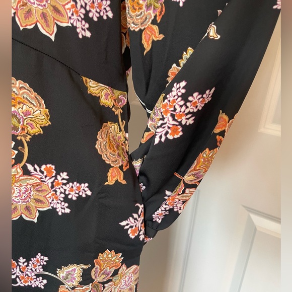 Gorgeous Who What Wear floral midi dress with pockets! - Picture 5 of 7